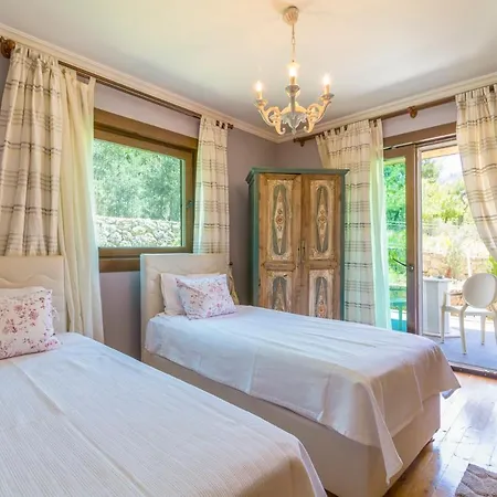 Villa Islamlar Sleeps 9 Pool Air Con Wifi